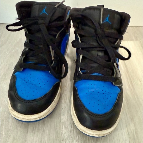Nike Air Jordan Mid 1 ‘Black Hyper Royal’ Blue Kids Sneakers Shoes 2 - Picture 3 of 6